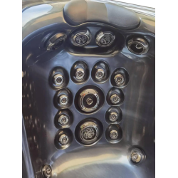 Masážne trysky na lehátku vírivky